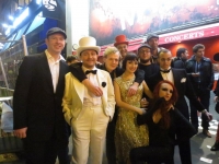 Justin Fidèle with Bart&amp;Baker et.al. in front of Moulin Rouge Paris (FR)
